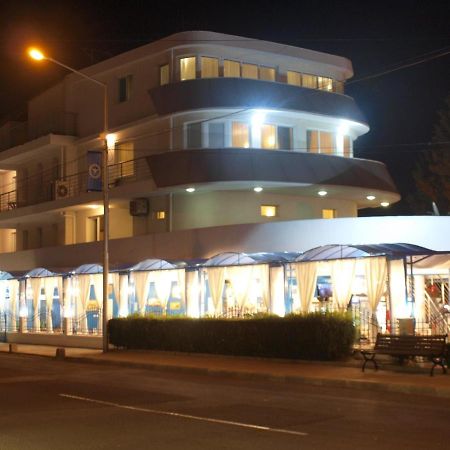 Семеен Хотел "Кораб Ренеса" Ράβντα Εξωτερικό φωτογραφία